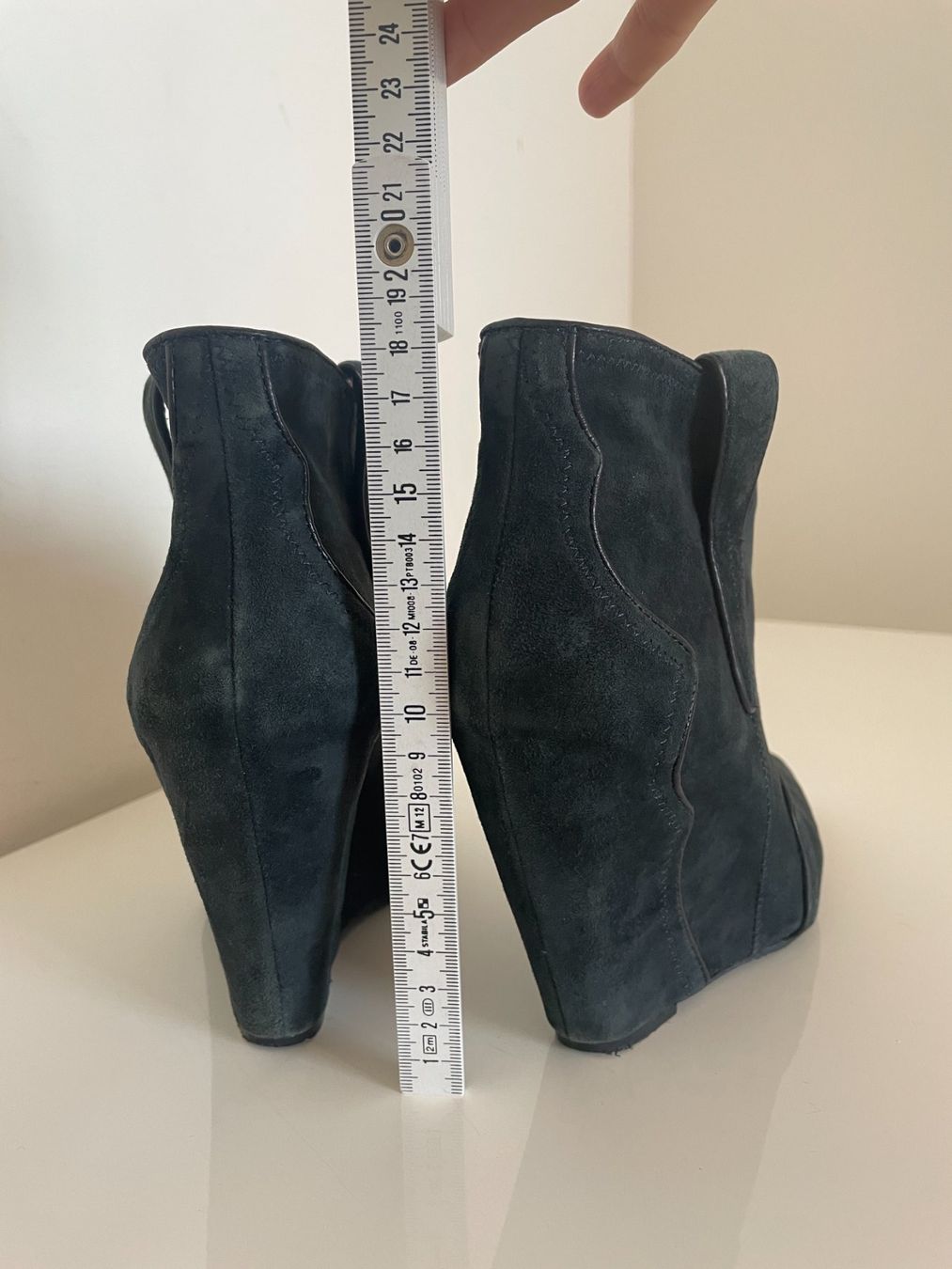 Ash Scarpe da donna: Ankle Boots Wedge Western  Suede Ash – Usato da Zürich venduto da nao_6f5t 2
