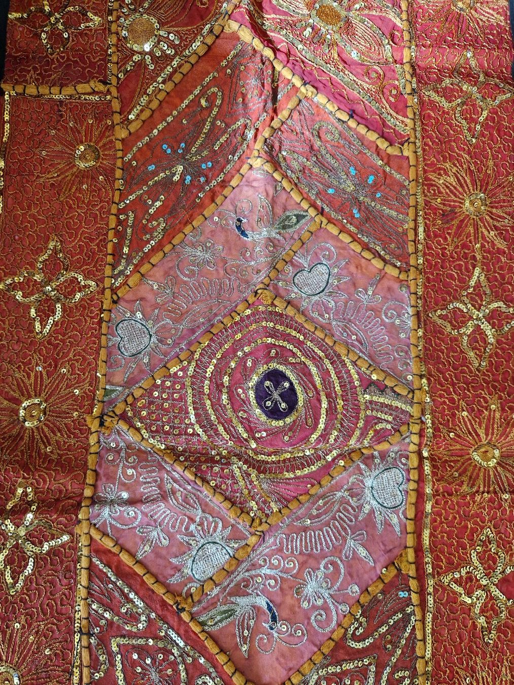 Stoffe: Tischläufer / Indischer Patchwork Handbestickt – Gebraucht aus Küsnacht ZH von 2011_ 6