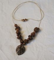 Kette mit Samen/Nussperlen