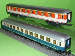 "VZ" 2.Kl.-Wagen Büm234 Nr 983-7 +  1.Kl. ohne Nummer (4091)