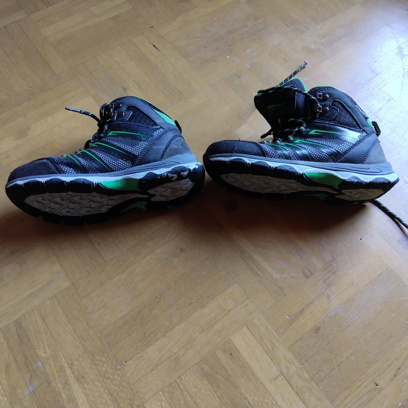 Scarpe da uomo: Wanderschuhe Kinder Crivit schwarz grün 33 – Usato da Oberdorf NW venduto da niederj 2