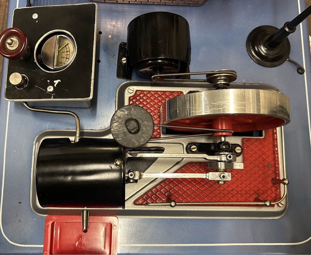 Wilesco Kit di modellismo & Modellini statici: Wilesco Dampfmaschine D-24 – Usato da Niederscherli venduto da dampfueli 2