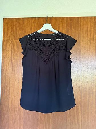 Only Spitzenbluse, Gr. 34, schwarz