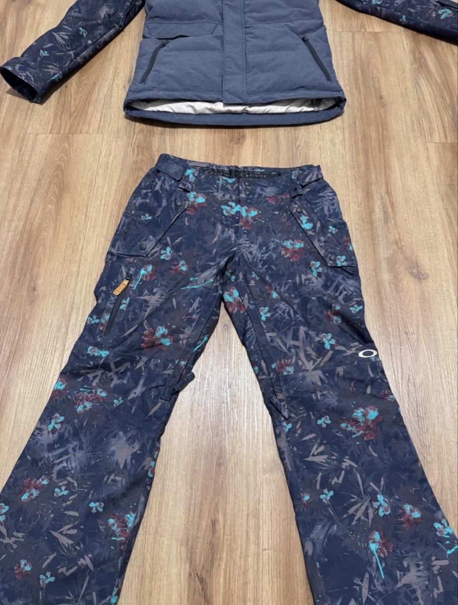 Oakley Completi & Tailleur: Oakley Damen Skianzug S/M – Usato da Märstetten venduto da hlacika88 4