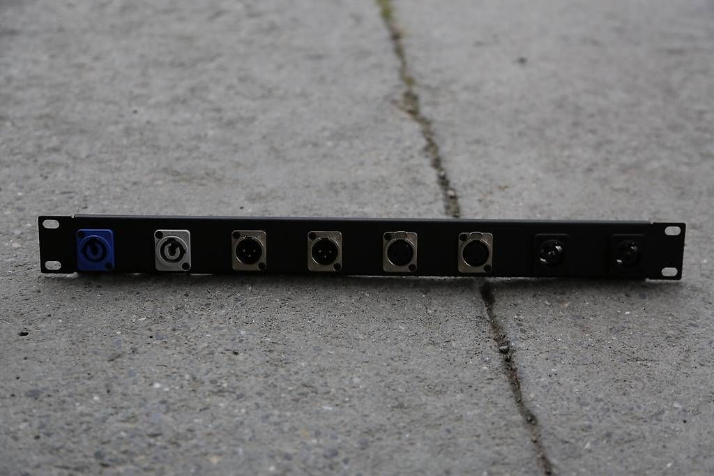 Altri accessori: 19 Rack Anschluss-Panel mit XLR – Usato da Hendschiken venduto da 22406502