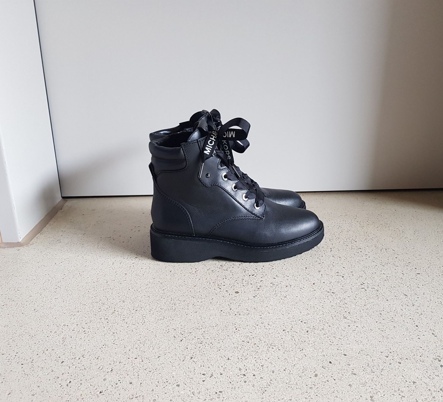 Michael Kors Scarpe da donna: Michael Kors Lederstiefeletten Grösse 37.5 – Nuovo (secondo la descrizione) da Basel venduto da Birs868