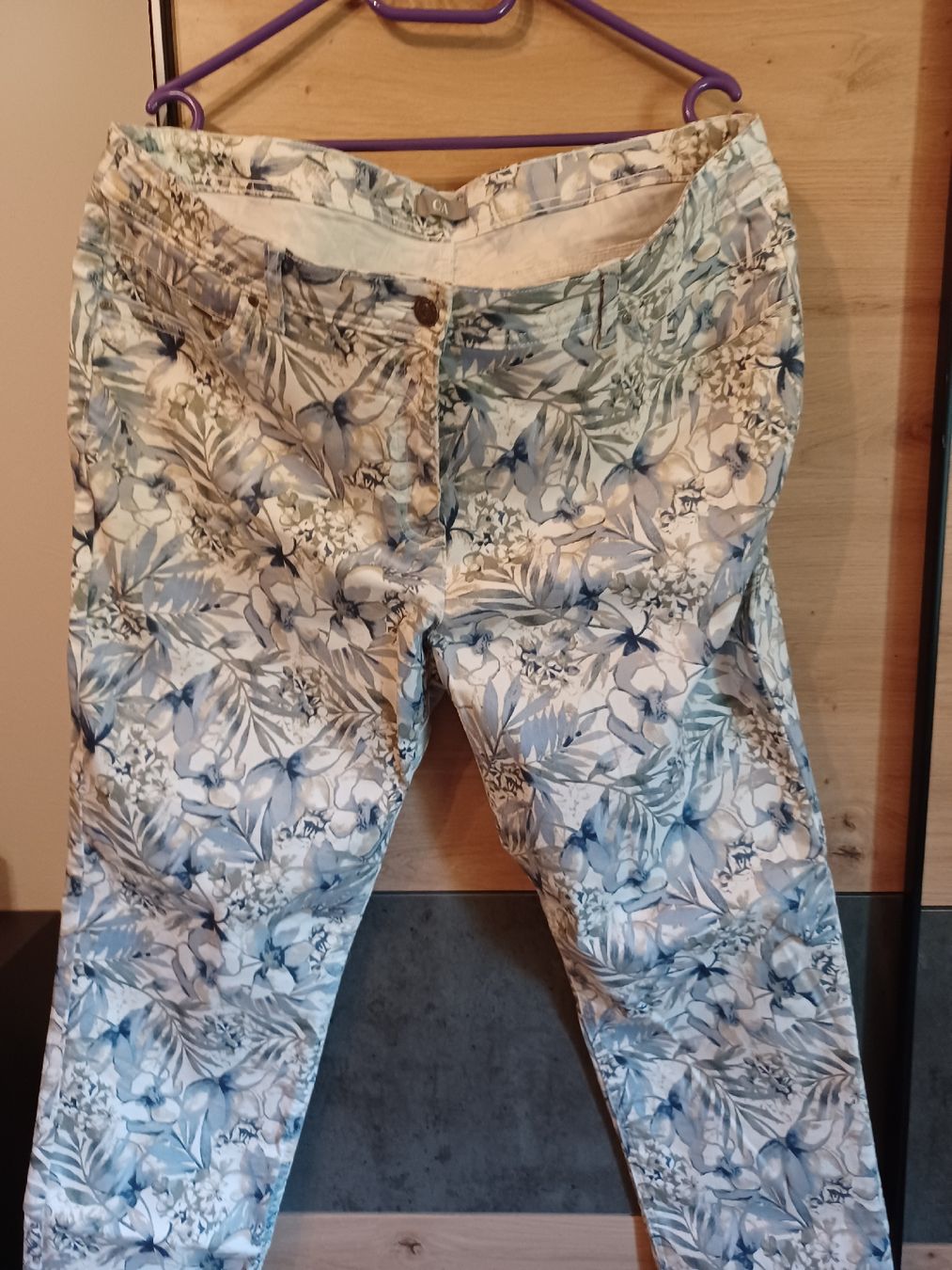 C&A Pantaloni: Damen Hose gemustert C&A Grösse 50  – Usato da Boswil venduto da Joli2222