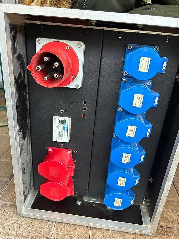 GIFAS Elektrotechnik: Grosse e Stromversorger mit Dimmer  Gifas Electric – Gebraucht aus Anglikon von ver_s2p8