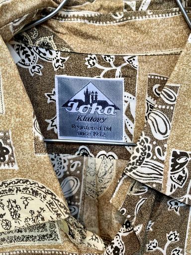 Camicette: Tora Button-Down-Hemd - Beiges Paisley-Muster Langarm – Usato da Zug venduto da vinokilo 3