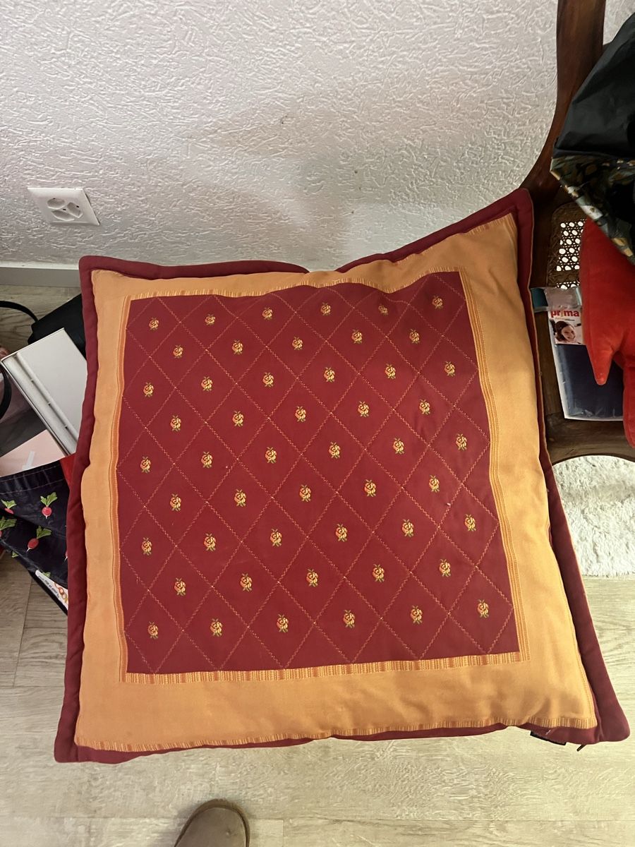 Sgabelli: Repose pied et grand coussin assorti  – Usato da Plan-les-Ouates venduto da Cocochoco 4
