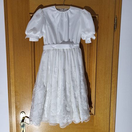 Brautjungfernkleid mit schöner St.Galler Spitze