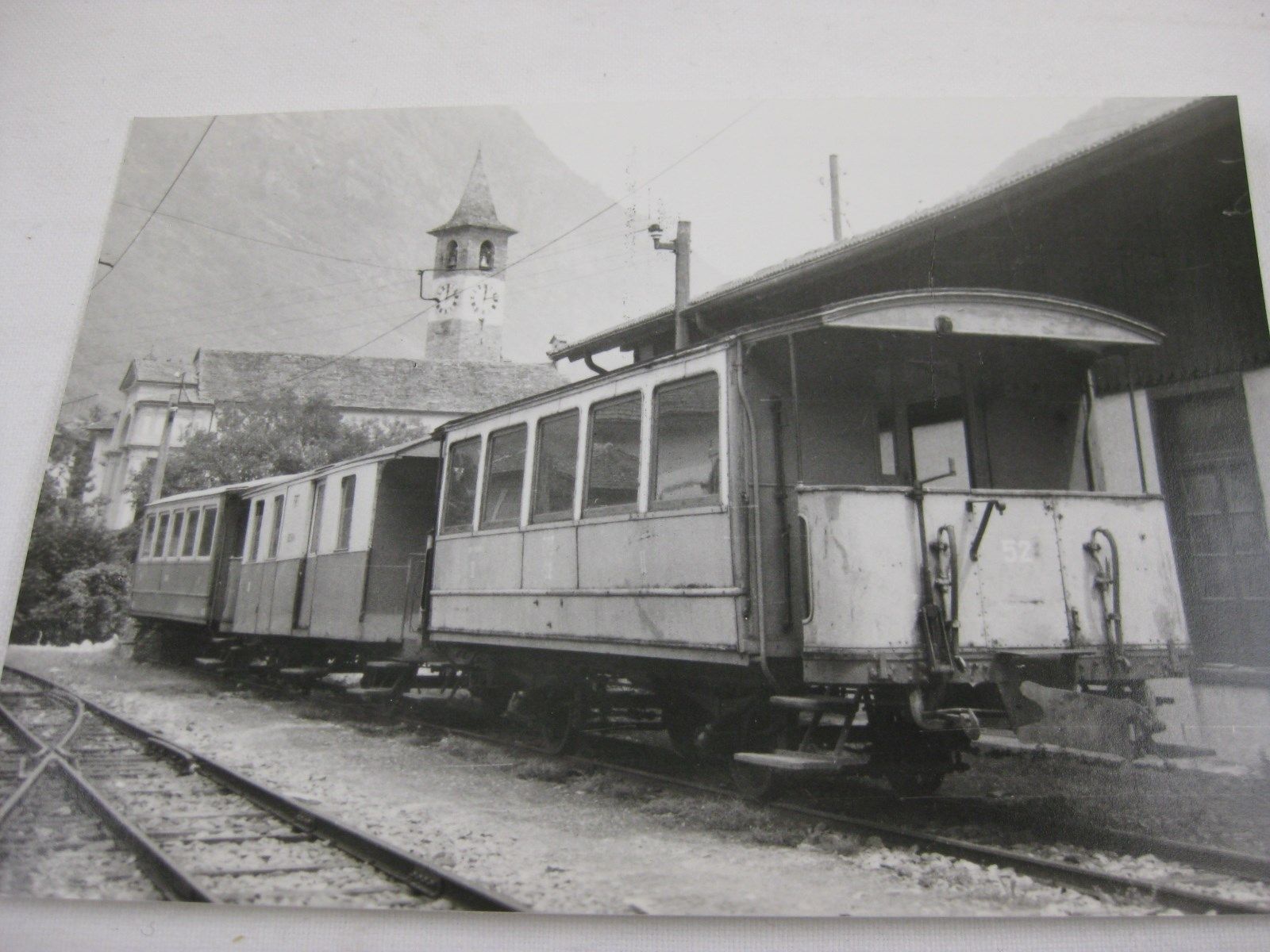 Ansichtskarten: AK Bignasco mit abgestellten Bahnwagen – Neu (gemäss Beschreibung) aus Malters von Marosko