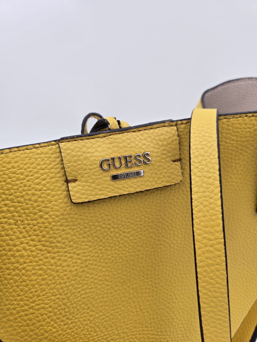 Guess Taschen für Damen: Guess Shopper – Gebraucht aus Adligenwil von Die-Fundgrueb-CH
