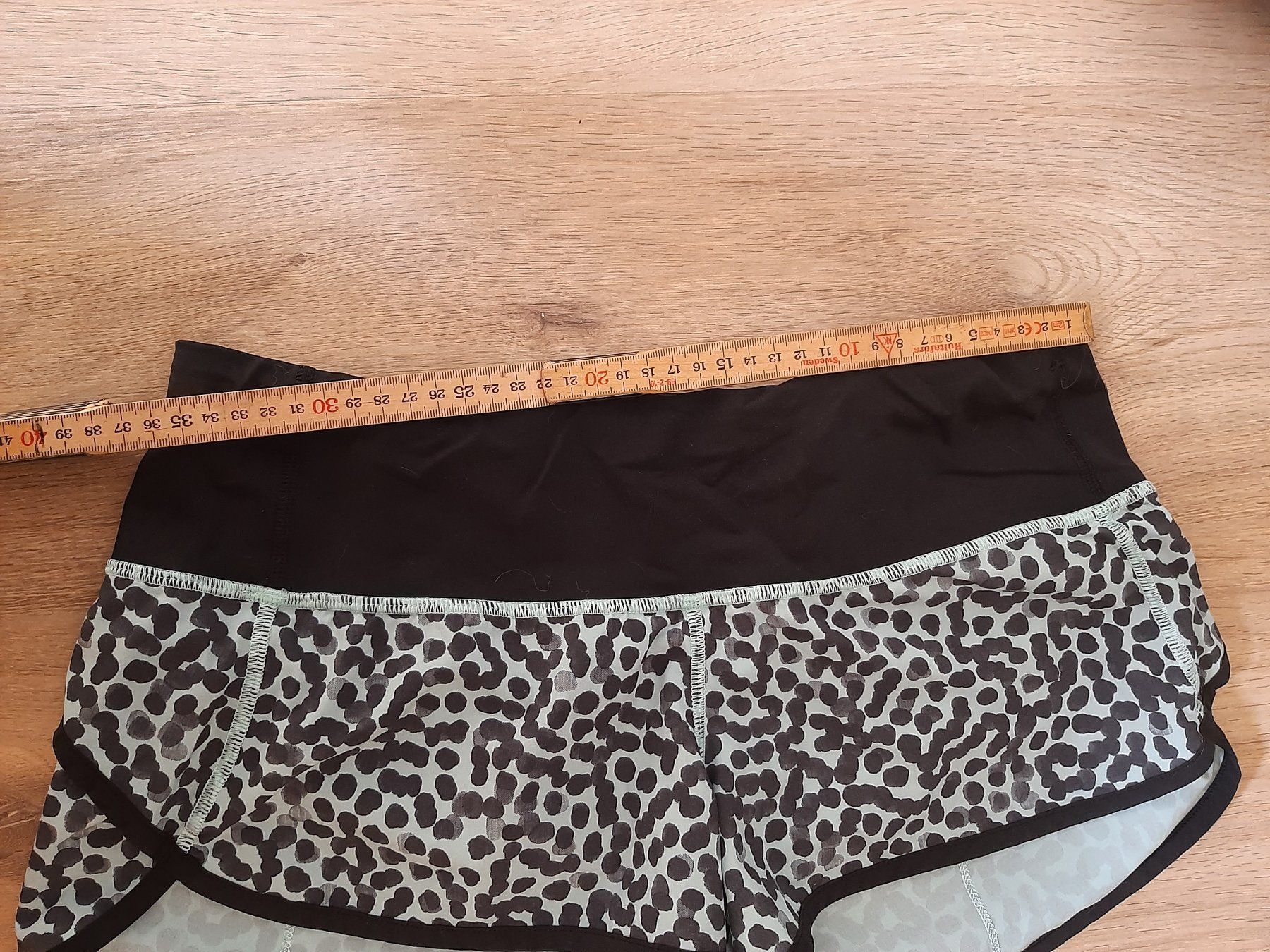 Lululemon Pantaloni: Lululemon, mini short Leo Gr.6 – Usato da Sugiez venduto da RicardoStoleMyData 4