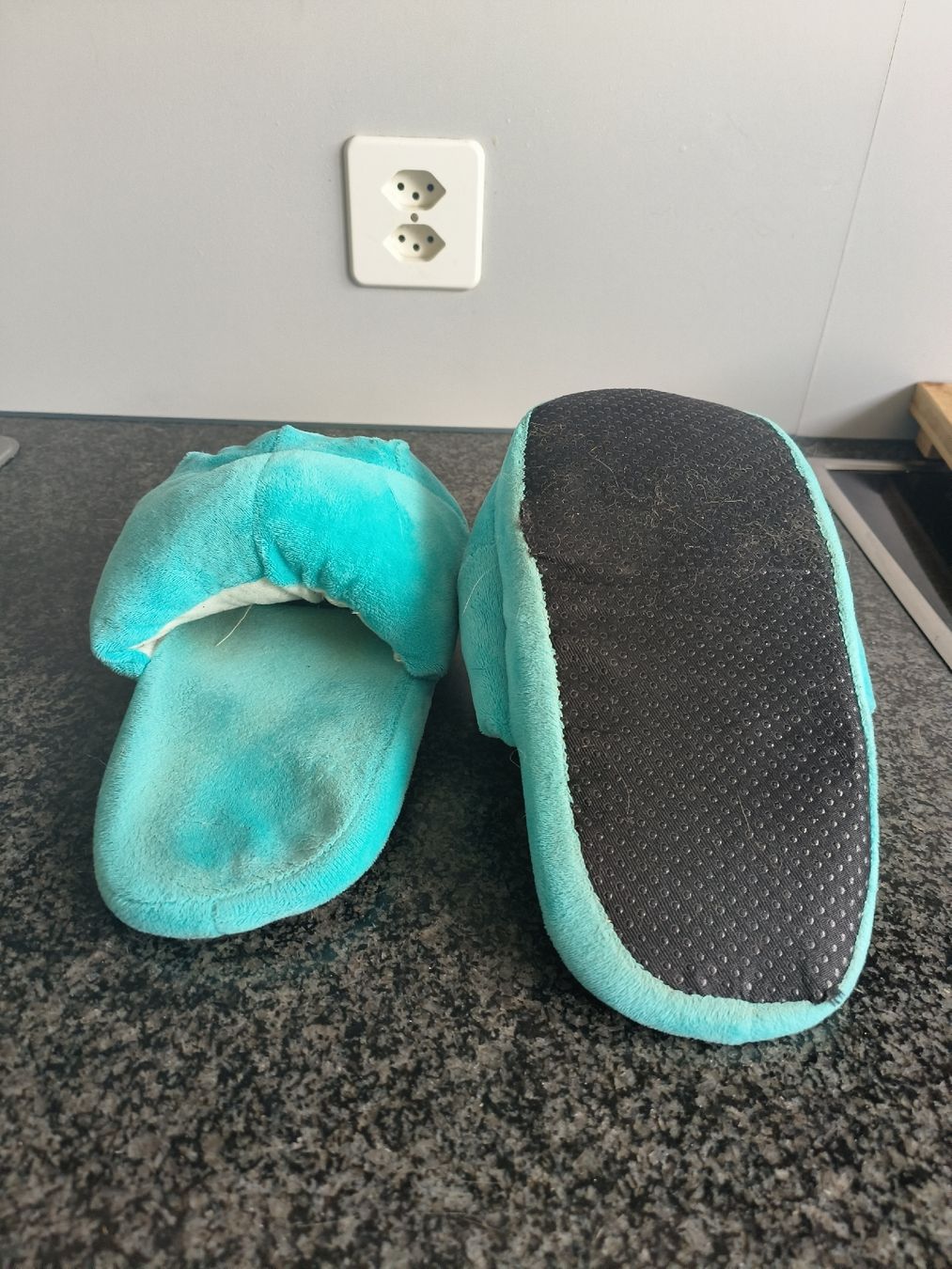 Scarpe da uomo: Pokemon Squirtle Hausschuhe  – Usato da Emmenbrücke venduto da Marco01334 1