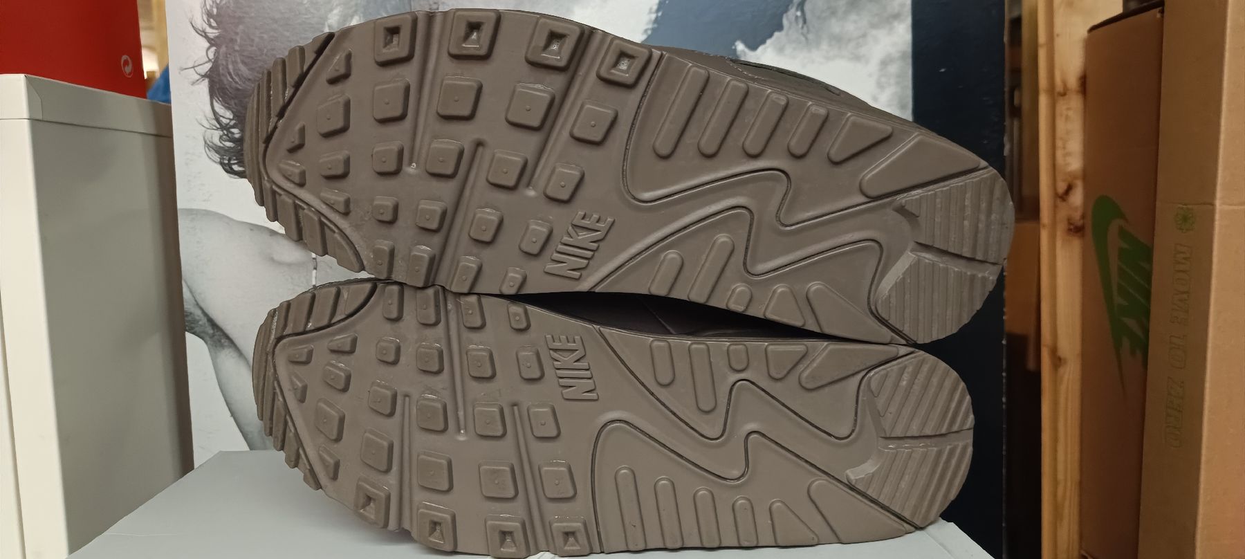 Nike Scarpe da uomo: NEUE Nike Air Max 90 ESS+ – Nuovo e nell'imballaggio originale da Dietikon venduto da Sunriseplace1010 5