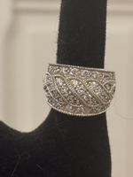Bague élégante en argent sertie de pierres brillantes ✨