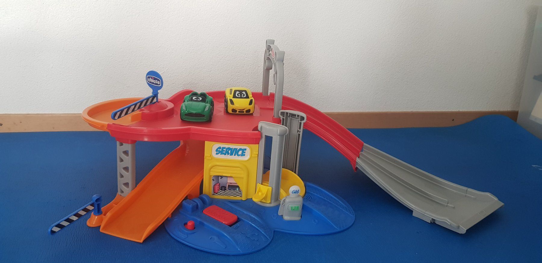 Spielzeuge: Garage Chicco pour enfants – Gebraucht aus Villars-sur-Glâne von Mark_988