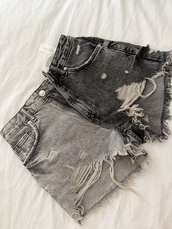 Bershka Denim Shorts Grau Zerrissen Groesse 36 Neu