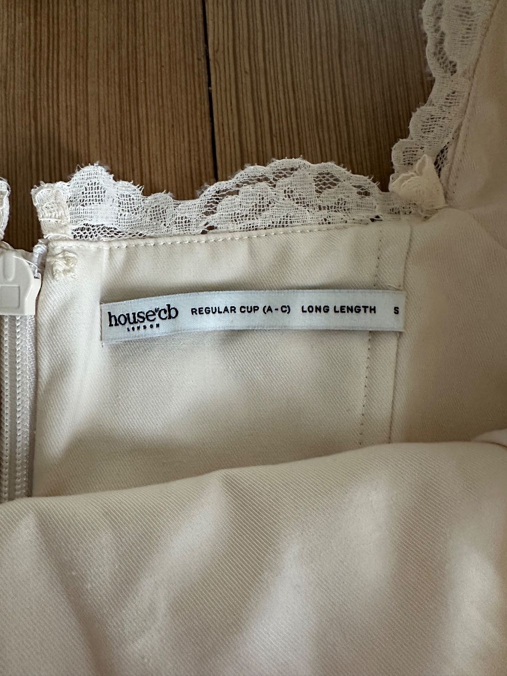 House of CB Vestiti: Cream long sleeve mini dress – Usato da Rüschlikon venduto da tcf_mp8y 3