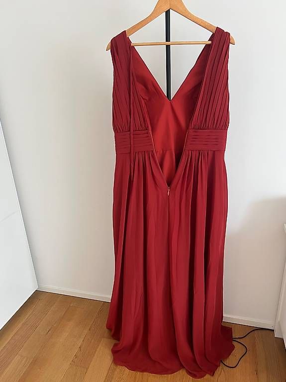 Robes: Neues ungetragenes Festkleid  – D'occasion à Winterthur par janina98