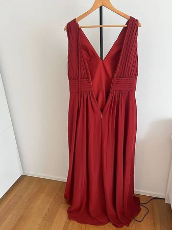 Neues ungetragenes Festkleid 