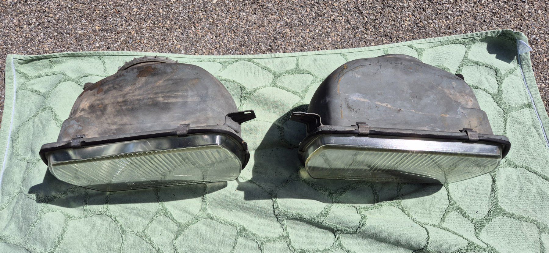 VW Fari: Passat B1 Frontscheinwerfer links und rechts. – Usato da Riggisberg venduto da Mahali04 1