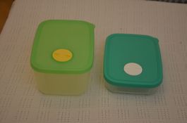 2 STUCK - TUPPERWARE