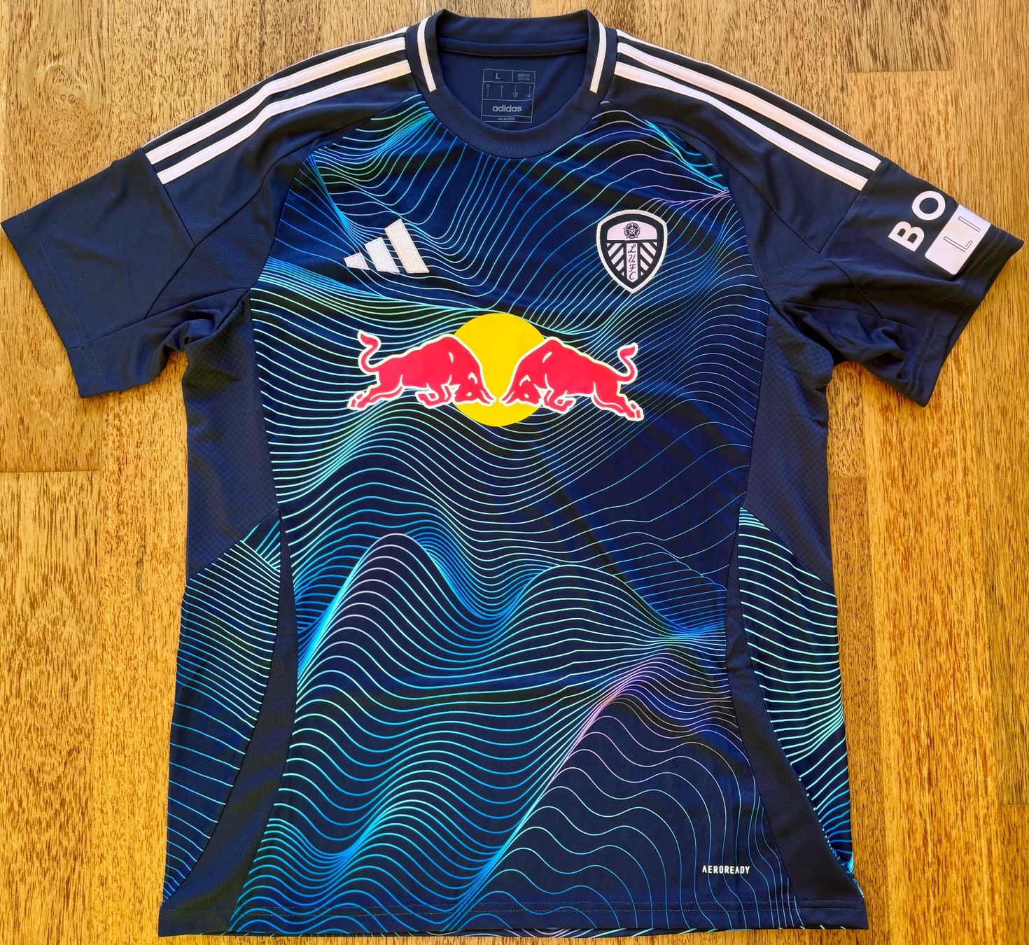 Adidas Canottiere & Pantaloni: Leeds United Third Shirt - Saison 2024/25 – Nuovo (secondo la descrizione) da Hermetschwil-Staffeln venduto da Beat131