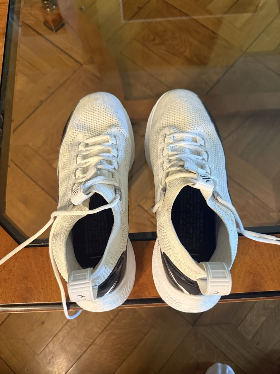 Under Armour Scarpe da uomo: Under Armour Curry Flow 8 sneakers – Nuovo (secondo la descrizione) da Morges venduto da osc_klm9