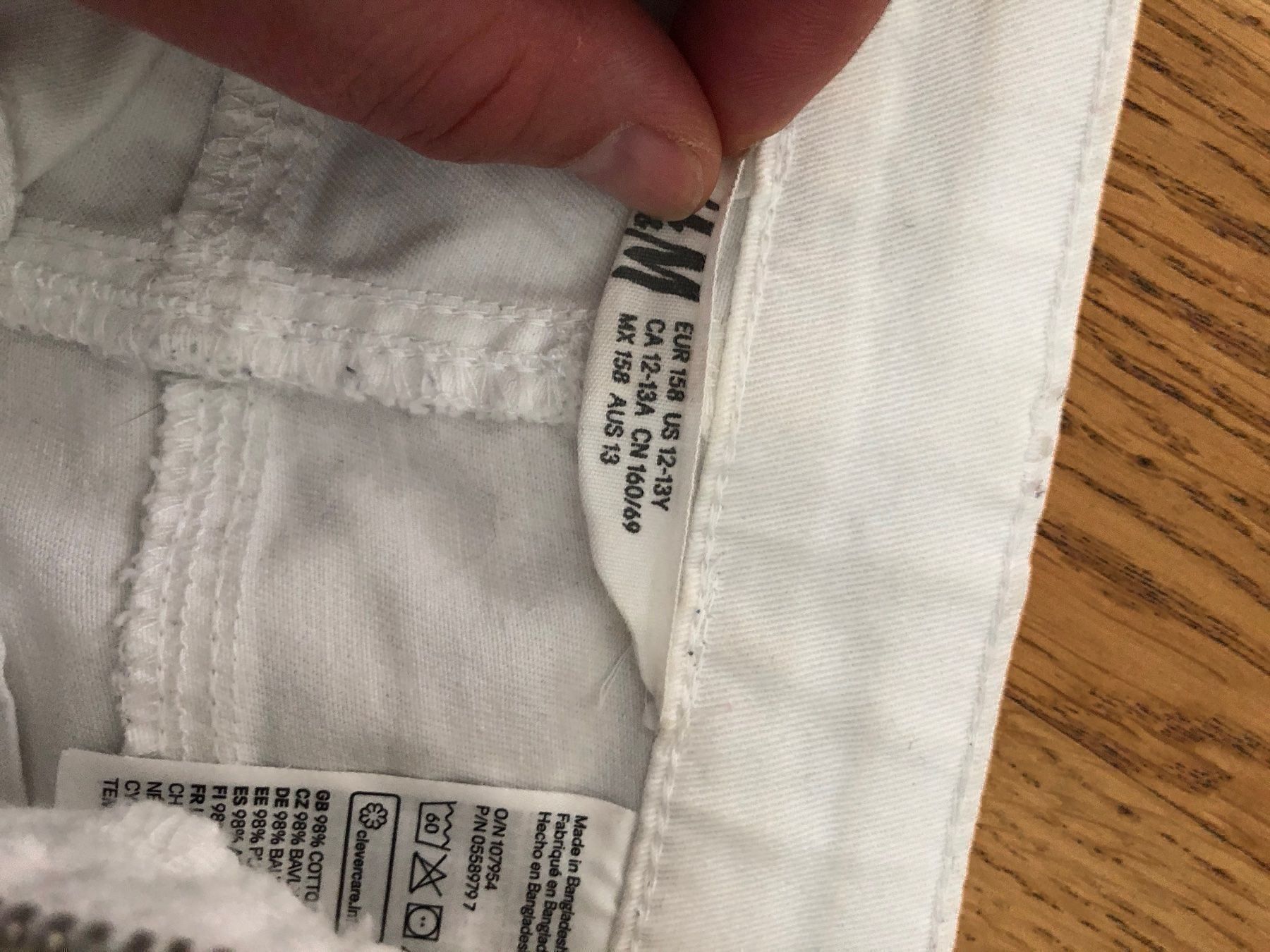 H&M Pantaloni: JEANSSHORTS H&M  Gr. 158 weiss – Usato da Wattwil venduto da jopara 1