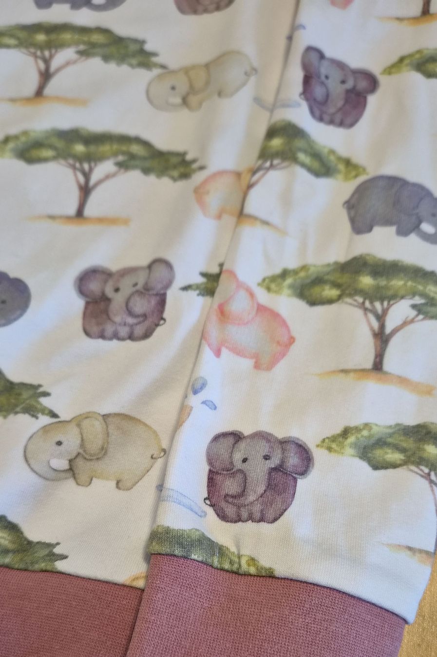 Pullover & Sweatshirts: Handmade Mädchen Pullover Elefanten Grösse 128 – Neu (gemäss Beschreibung) aus Wikon von lin_qw8x 1