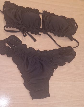 Maillot de bain noir à volants, taille M