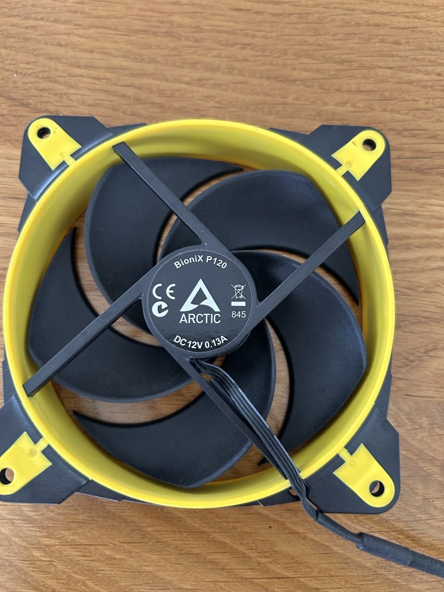 Ventilateurs: Arctic BioniX P120 PC Computer Gehäuse Fan 12 cm – D'occasion à Menzingen par zsirfeka 1