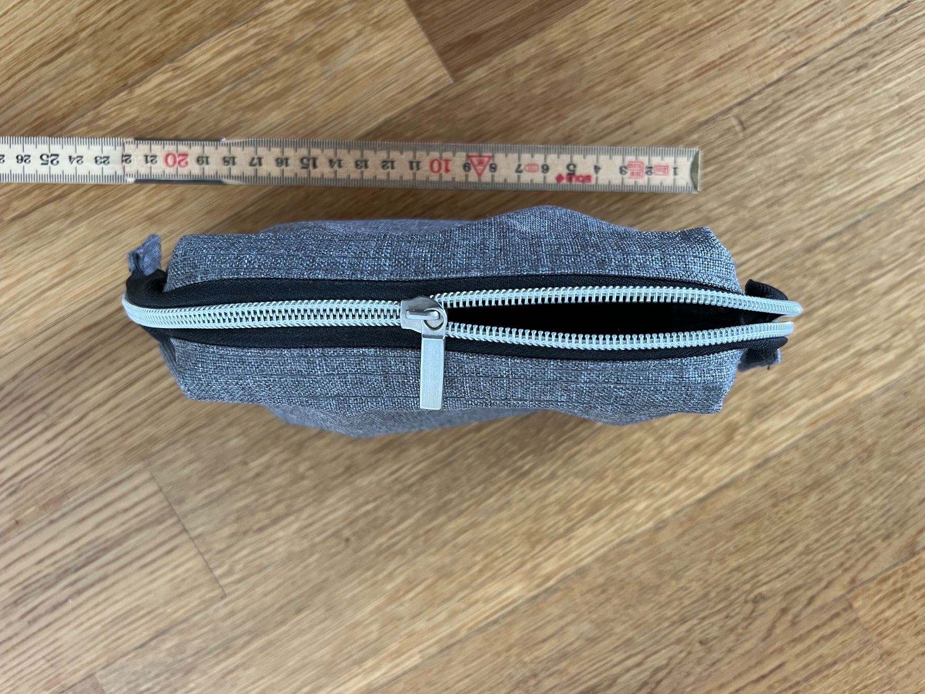 Kosmetikkoffer: Kosmetiktasche, grau – Gebraucht aus Glattpark(Opfikon) von ste_n99y 1