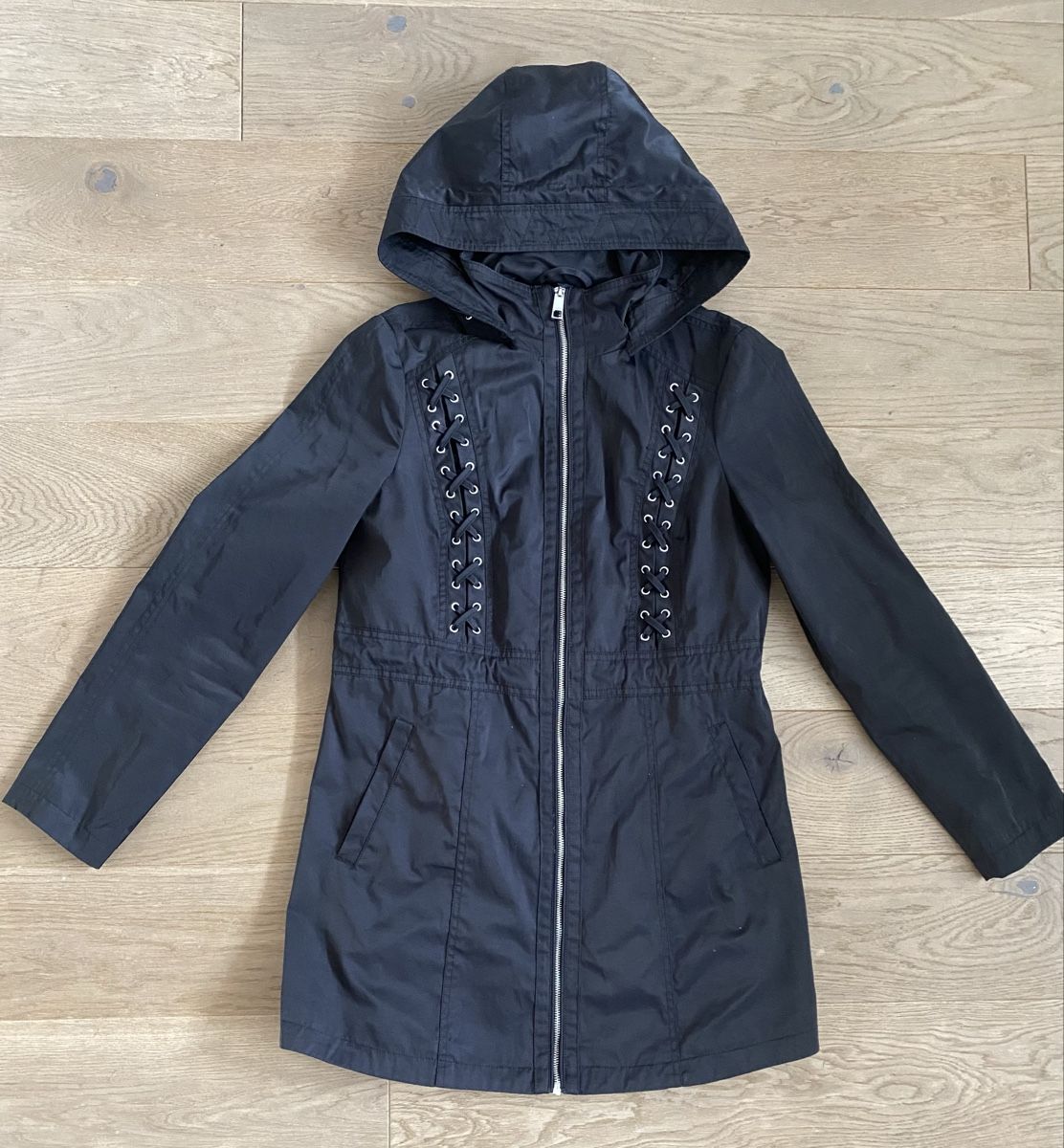 Guess Cappotti: Guess Lace-up Damenmantel – Usato da Volketswil venduto da 9394