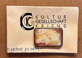 Pin, Kultur Gesellschaft Kriens, Pin von Urs Krähenbühl