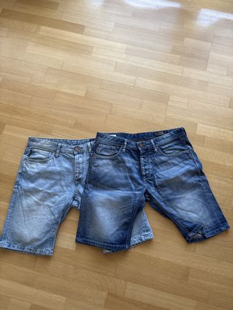 2x Men's Denim Shorts, sizes 31/32, excellent quality