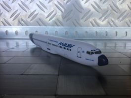MALEV HUNGARIAN AIRLINES  BOEING 737-800