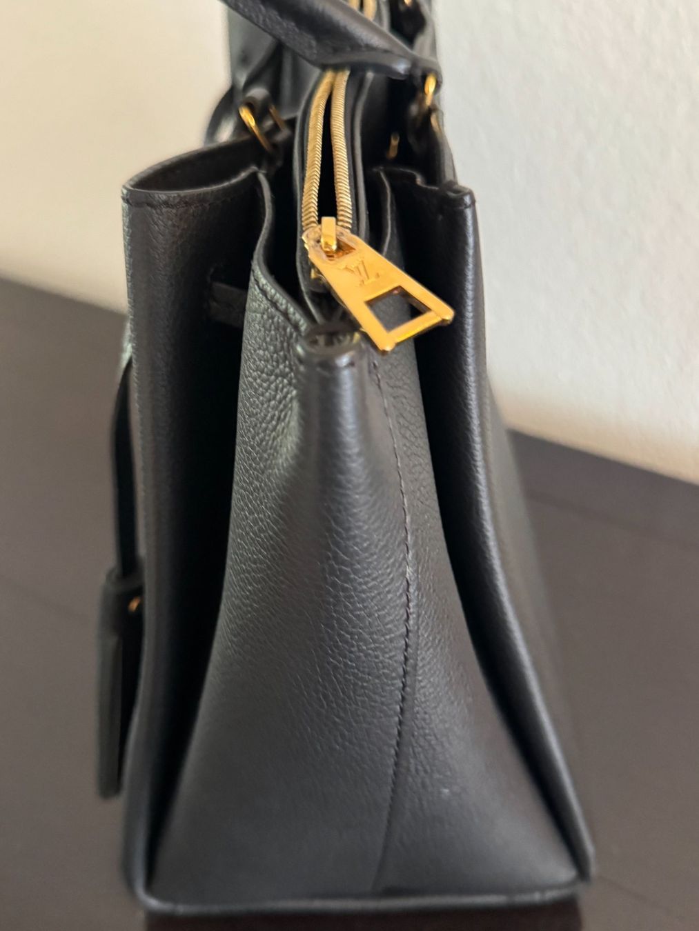 Louis Vuitton Borse da donna: Louis Vuitton LockMeTo Noir – Usato da Richterswil venduto da immersommer 3