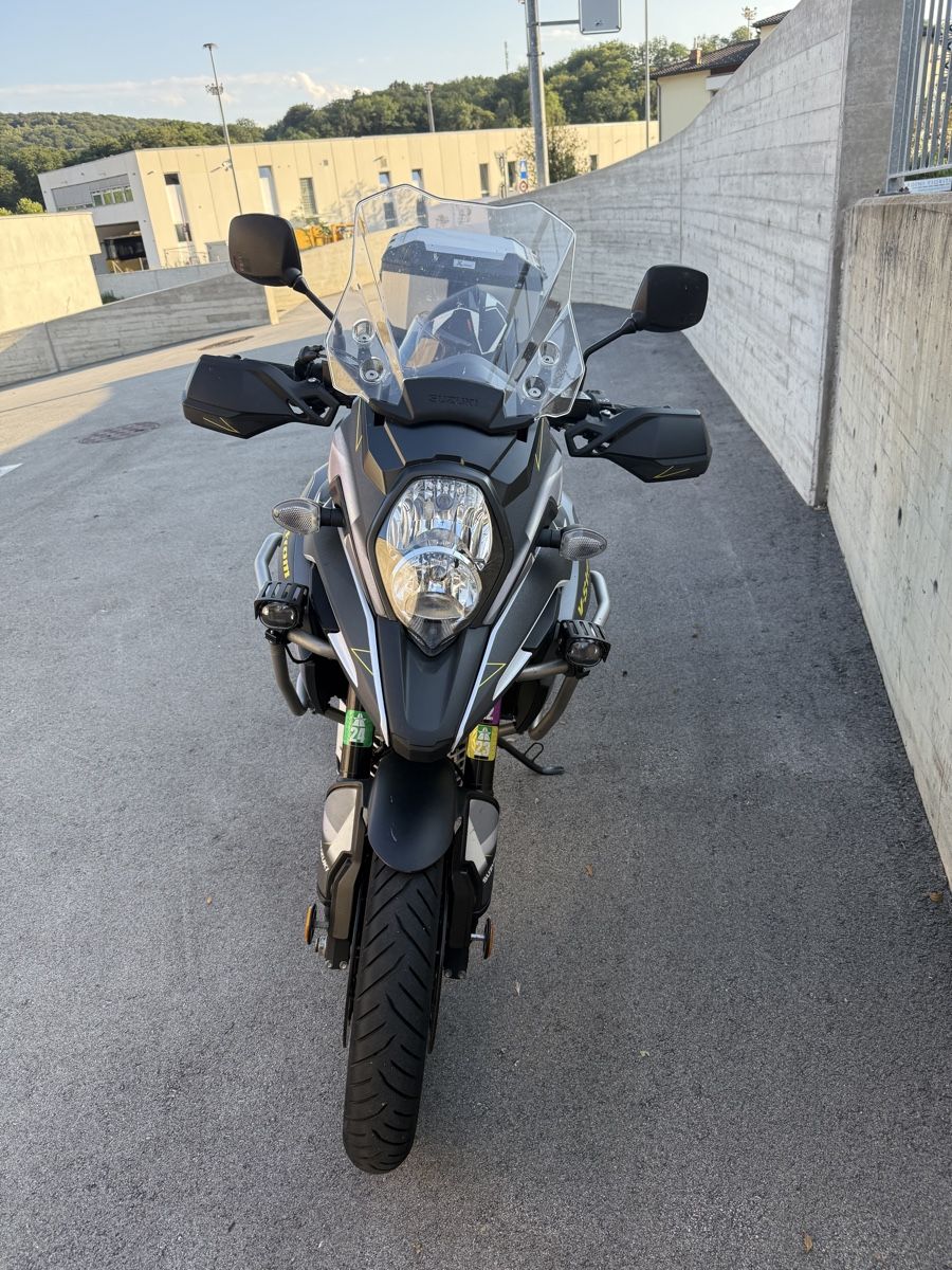 Suzuki Touring: Vendo moto Suzuki V-Strom – Usato da Ponte Capriasca venduto da cos_v6tz 1
