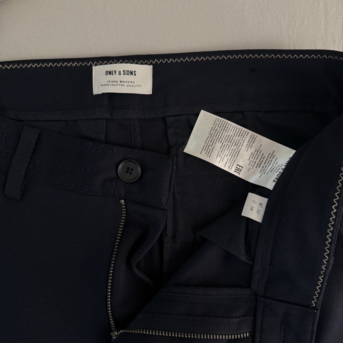 Pantaloni: Elegante Hose dunkelblau 32/34 – Usato da Hinwil venduto da norisenya 1