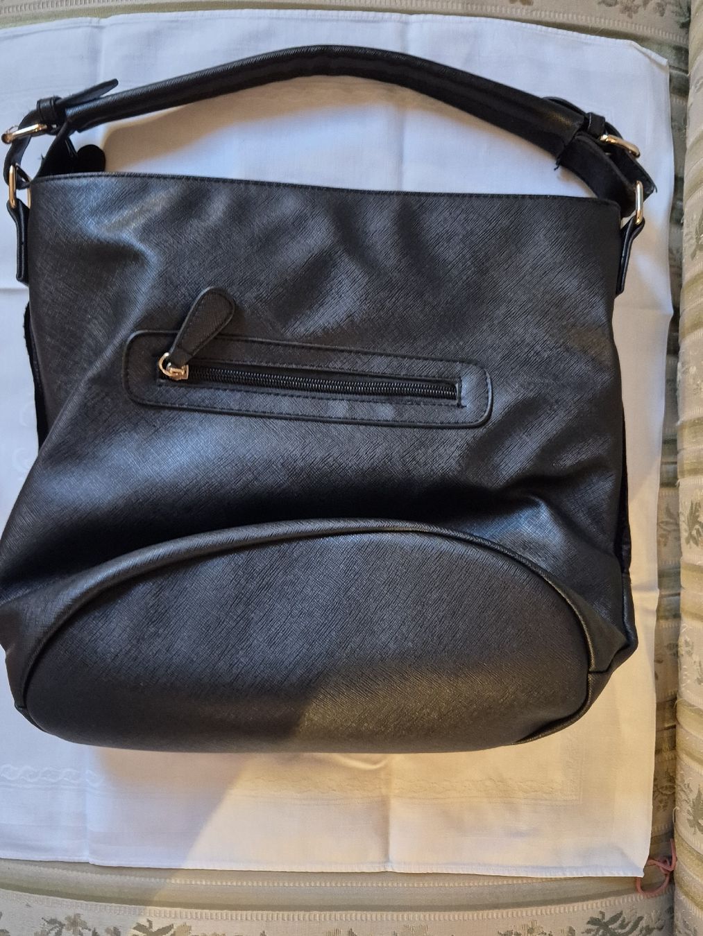 Borse da donna: Schwarze Handtasche mit viel Stauraum – Nuovo (secondo la descrizione) da Höfen b. Thun venduto da enr_7xsd 1