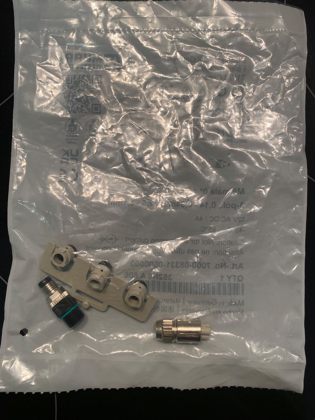 Fiches d'alim.: M8 Stecker – Neuf avec emballage d'origine à Bütschwil par Amazing_target 1
