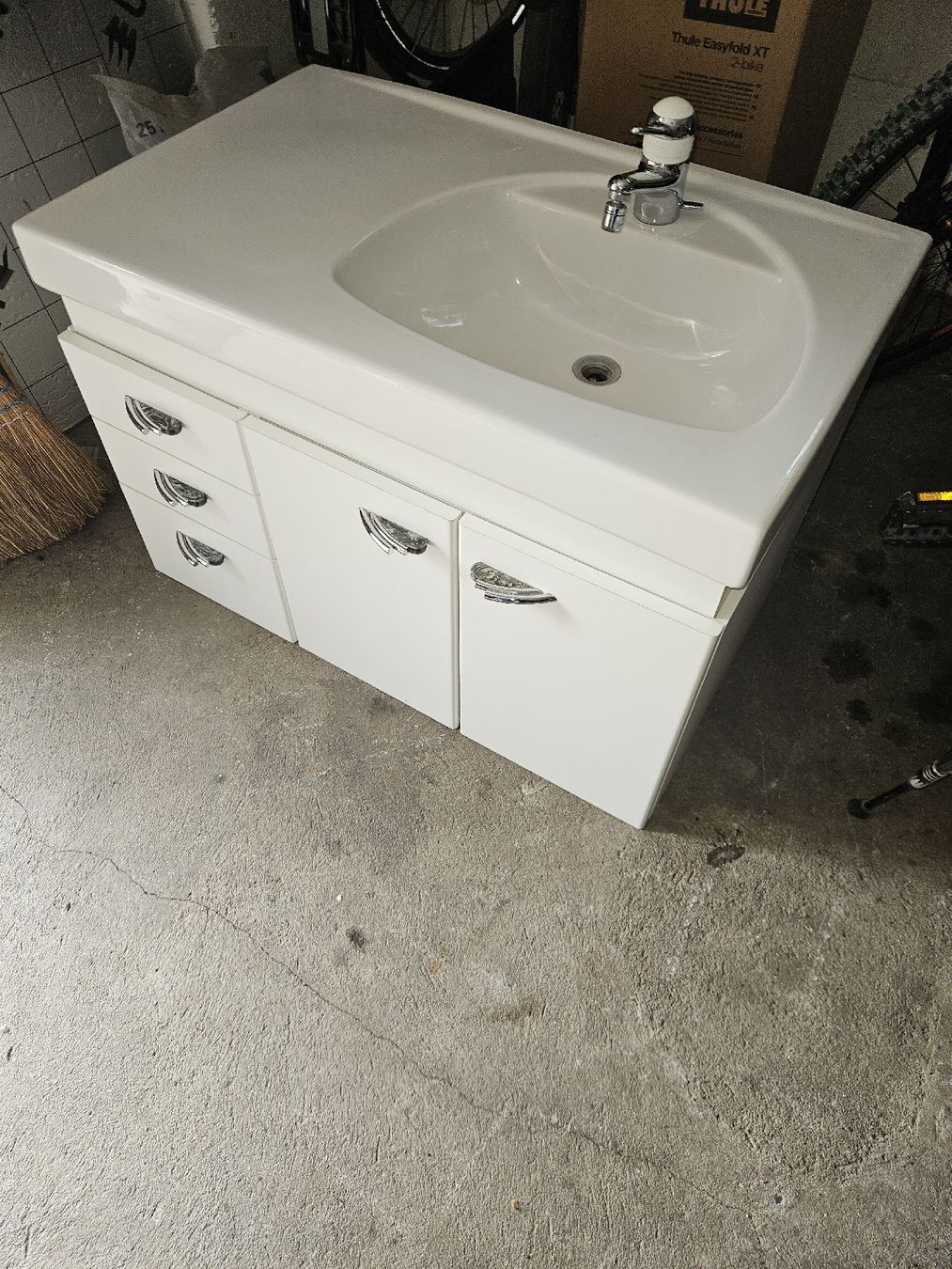 Mobili per bagno: Waschtisch mit Möbel – Usato da Bellach venduto da mas_hqw8