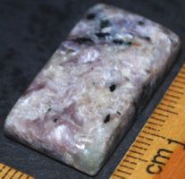 Cabochon L-2868 – Heller Lila Charoit Edelstein 28X16mm