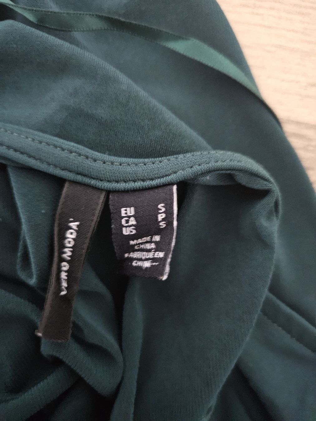 Vestiti: Dunkelgrünes Vero Moda Kleid Gr. S  – Usato da Grosshöchstetten venduto da Qenko 5
