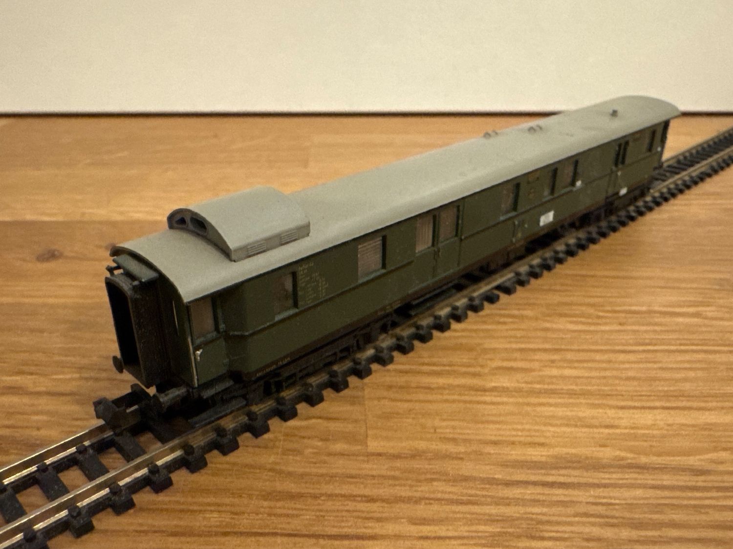 Trix Modellini di ferrovie: Minitrix 3152 DB Pack- und Postwagen – Usato da Schlierbach venduto da Look8 2