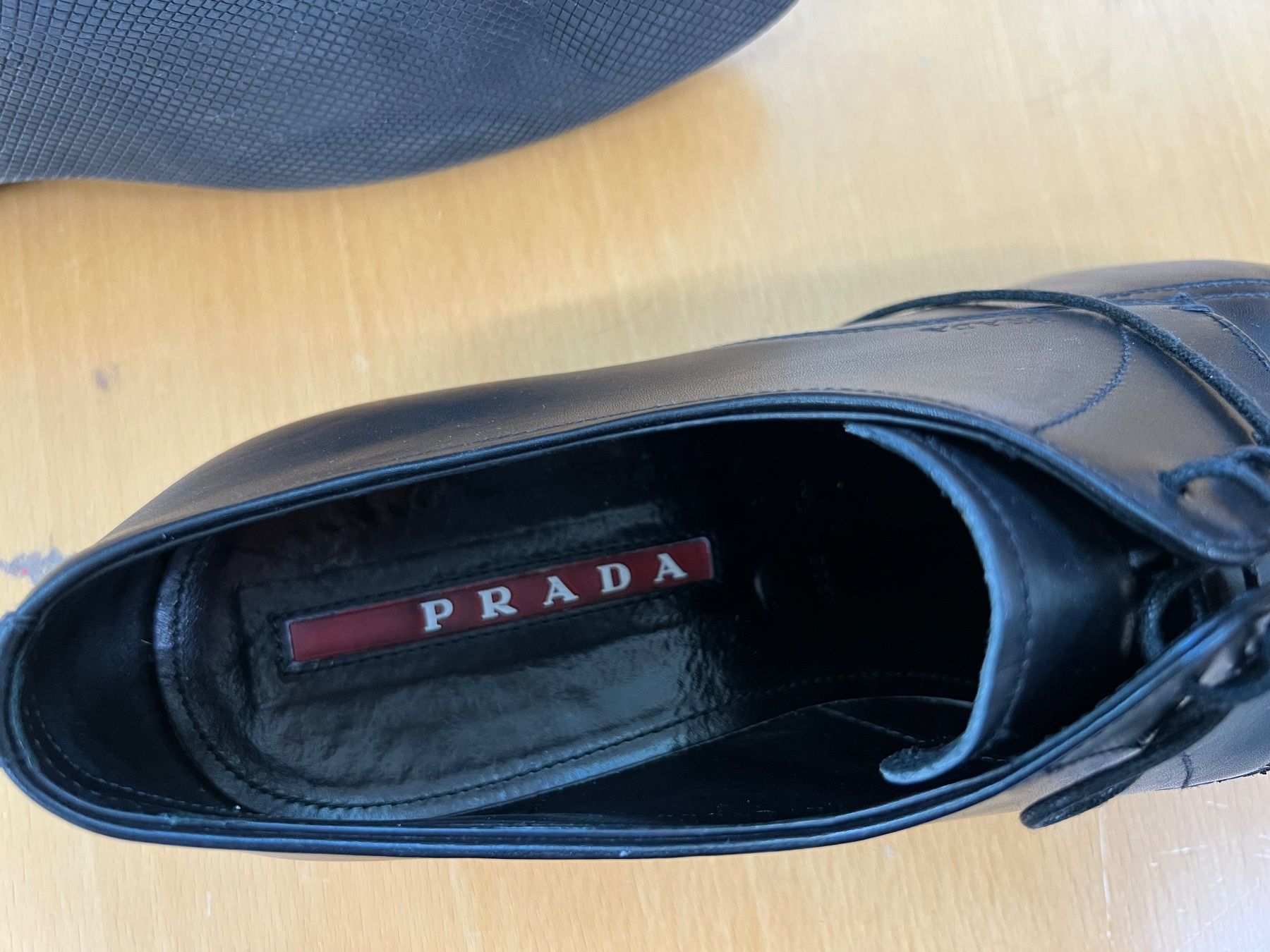 Prada Scarpe da uomo: Paire de chaussures Prada 42 – Usato da Basel venduto da La.Bonne.affaire 5