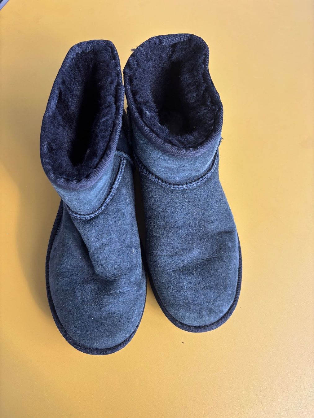 Ugg Chaussures femmes: UGG schwarze Stiefeletten Gr. 39 – D'occasion à Zürich par missmodernage 1